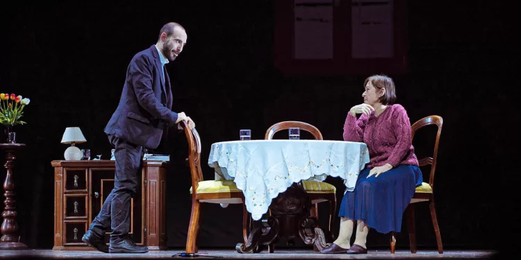 "Regina Madre" della Compagnia Teatro Sassari