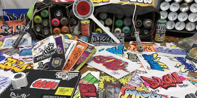 Sassari, il materiale sequestrato al presunto imbrattatore BLOW