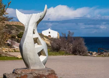 “SoNoS”, a Porto Torres la scultura dedicata alla memoria di Andrea Parodi