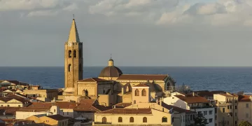 Cattedrale di Santa Maria ad Alghero. 📷 Depositphotos