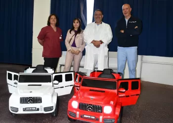 La consegna delle mini auto elettriche all'Aou di Sassari