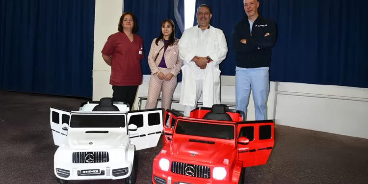 La consegna delle mini auto elettriche all'Aou di Sassari