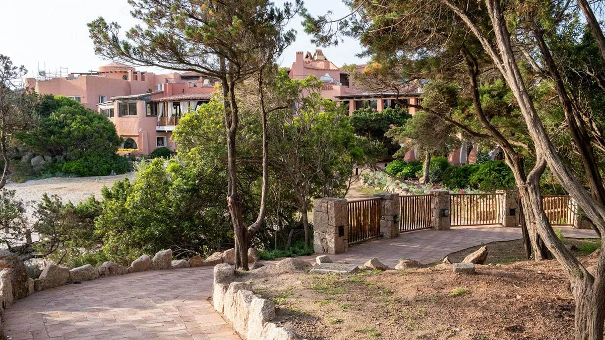 Porto Cervo, la Piazzetta del Porto Vecchio senza barriere architettoniche