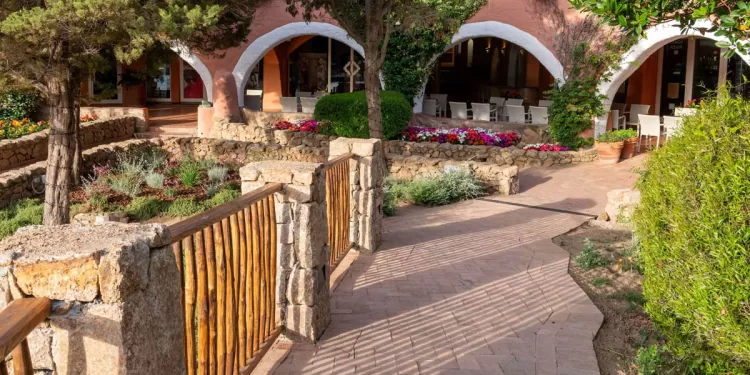 Porto Cervo, la Piazzetta del Porto Vecchio senza barriere architettoniche