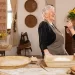 Antonella con sua mamma Maria intrecciano sapori e ricordi preparando la pasta che anima il ristorante di Su Barchile a Orosei