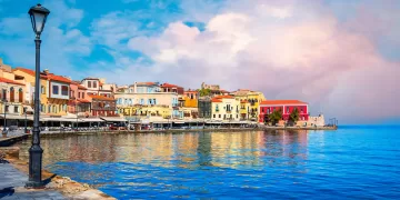 Vecchio porto veneziano a Chania, Creta. 📷 Depositphotos