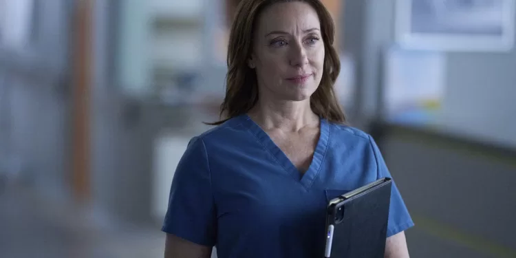 L'attrice canadese Molly Parker nei panni della dottoressa Amy Larsen