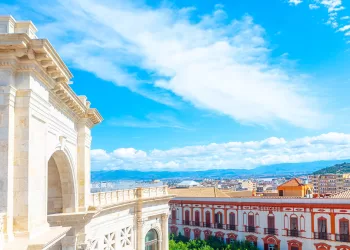 Veduta di Cagliari dal Bastione Saint Remy. ? Depositphotos
