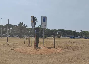 Alghero, il parcheggio sterrato a Maria Pia
