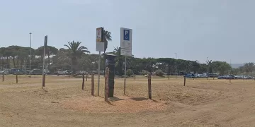 Alghero, il parcheggio sterrato a Maria Pia