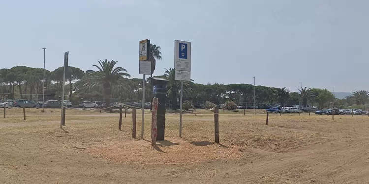 Alghero, il parcheggio sterrato a Maria Pia
