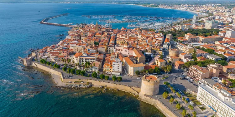 Una veduta aerea di Alghero. ? Depositphotos