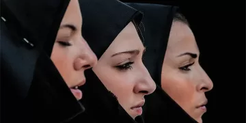 Cavalcata Sarda 2009. Donne di Ossi in costume giornaliero per il lutto. ©Francesco Merella