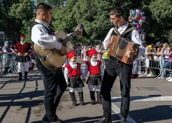 Cavalcata Sarda 2024. Bambini in costume tradizionale di Sassari. 📷 Francesco Merella