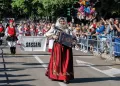 Cavalcata Sarda 2024. Inoria Bande strumentista di organetto diatonico, cantante solista e figlia del grande Francesco Bande. ©Francesco Merella