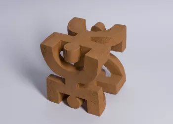 Una scultura di Francesco Alpigiano