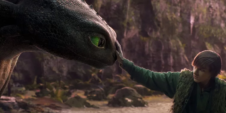 Mason Thames nei panni di Hiccup con Sdentato, nel live action di “Dragon Trainer” della Universal Pictures