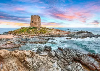 Torre di Barì a Barisardo. ? Depositphotos