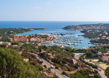 Veduta aerea di Porto Cervo. 📷 Depositphotos