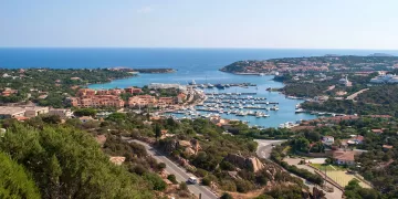 Veduta aerea di Porto Cervo. 📷 Depositphotos