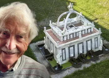 Alois Ottiger e la Fontana di Rosello di Sassari. ? Depositphotos