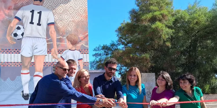 Cagliari, l'opera di street art dedicata a Gigi Riva