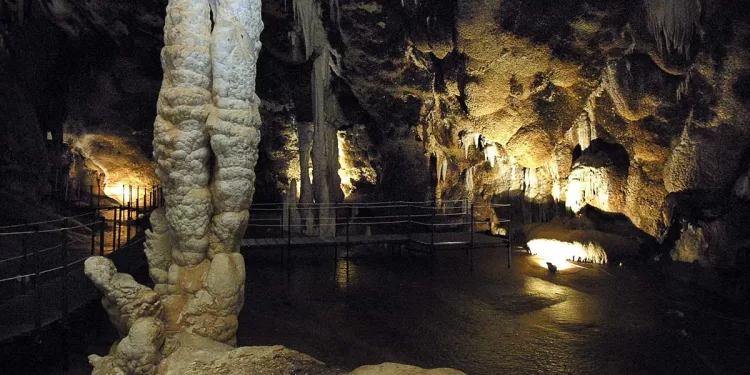 La Grotta di Santa Barbara a Iglesias. ? Regione Sardegna