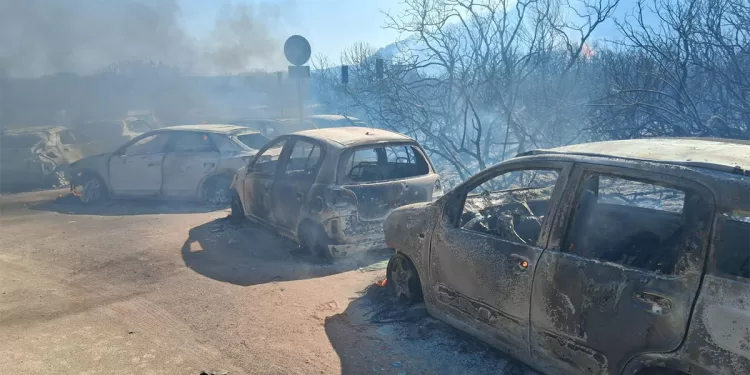 Le auto bruciate nel rogo del 27 luglio 2025 a Punta Molentis, Villasimius