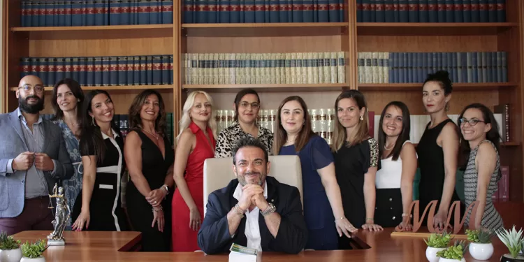 L’Avvocato Ignazio Ballai con lo staff del suo studio legale