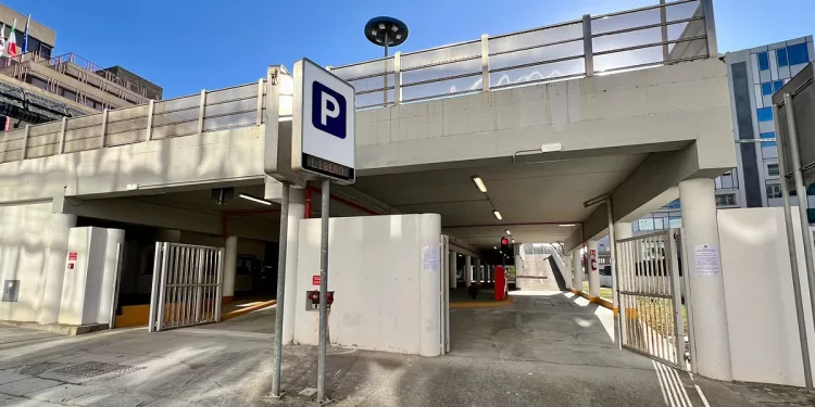 Il parcheggio di via Cesare Battisti a Cagliari