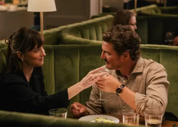 Dakota Johnson e Pedro Pascal nel film “Material Love” di Celine Song. ? Atsushi Nishijima | A24