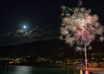 Fuochi d'artificio a Cannigione. ? Ivan Pirina