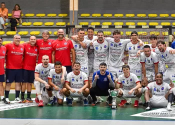 La Raimond festeggia la vittoria della Handball Cup