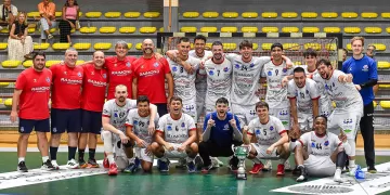 La Raimond festeggia la vittoria della Handball Cup