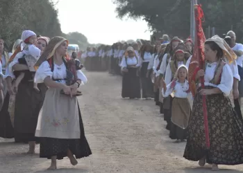 Le donne di Cabras aprono i festeggiamenti di San Salvatore 2025