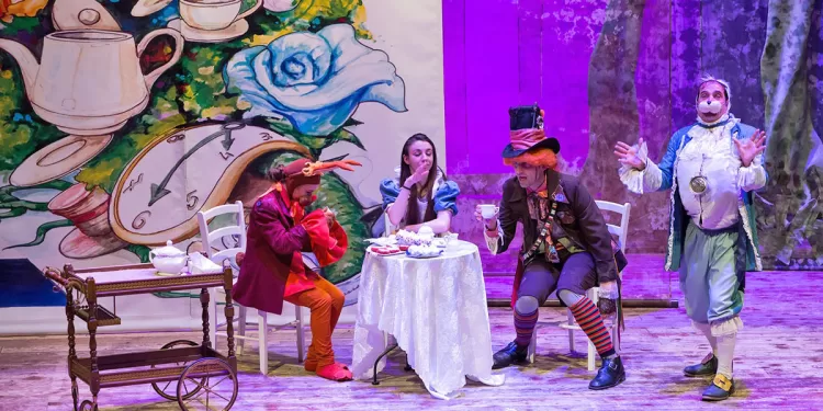 Rassegna Scuole al Teatro Verdi: "Alice nel paese delle meraviglie"