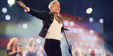 Claudio Baglioni a Lampedusa. Foto Toni Thorimbert