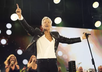 Claudio Baglioni a Lampedusa. Foto Toni Thorimbert