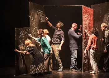 "Empty Floor" della imPerfect Dancers Company. Foto Carla Falconetti