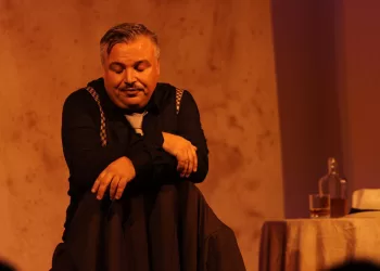 Ivano Cugia nello spettacolo “A qualcuno piace Fred” della compagnia Origamundi