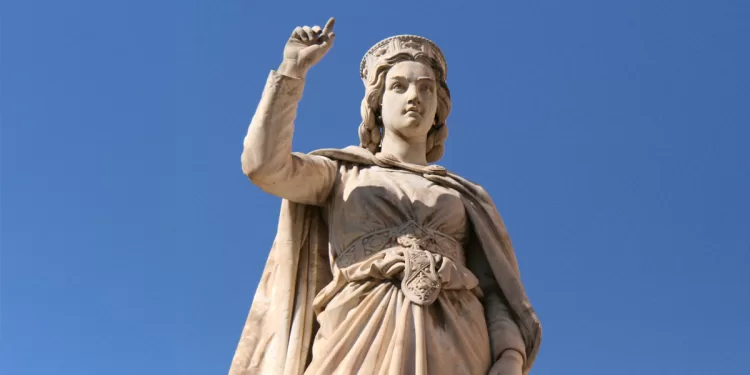 La statua di Eleonora D'Arborea a Oristano. Foto AdobeStock
