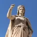 La statua di Eleonora D'Arborea a Oristano. Foto AdobeStock