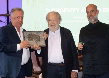 Il regista Pupi Avati riceve il Longevity Award 2025 a Porto Cervo