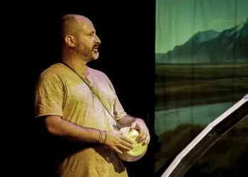 “Alla Deriva” della compagnia Teatro S’Arza