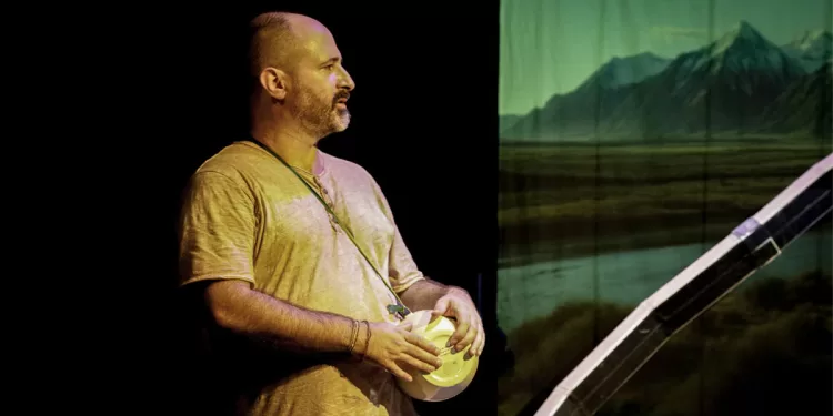 “Alla Deriva” della compagnia Teatro S’Arza