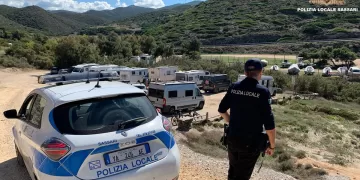 Campeggio abusivo sulle rocce di Porto Palmas