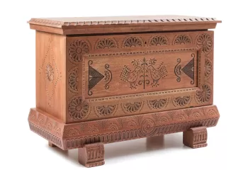 Cassapanca in noce, Matteo e Giampaolo Fronteddu di Dorgali. Foto Sardegna Artigianato | Pierluigi Dessì Confinivisivi