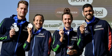 La staffetta italiana argento alla Coppa del Mondo in acque libere 2025. Foto Andrea Masini | DBM