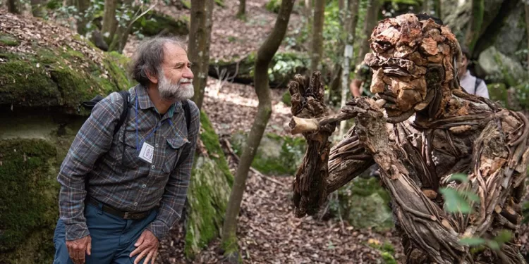 Franco Michieli. Trekking “Un bosco da fiaba” a Pau. Foto Giulia Fo