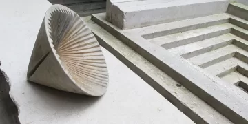 “Petra” la lampada scultura di Genesio Pistidda e Roberto Loliva